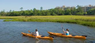 couple kayaking